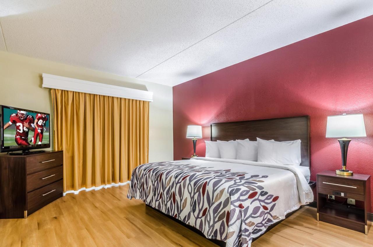 Red Roof Inn & Conference Center Wichita Airport Exterior photo