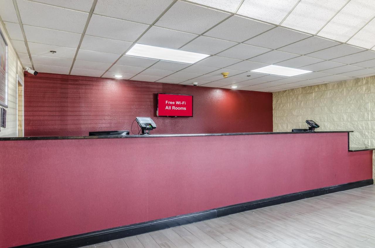 Red Roof Inn & Conference Center Wichita Airport Exterior photo