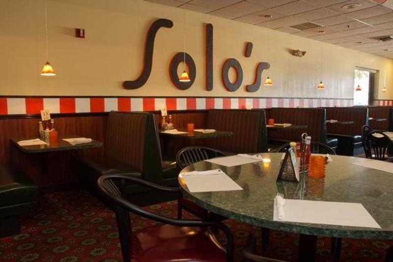 Red Roof Inn & Conference Center Wichita Airport Restaurant photo