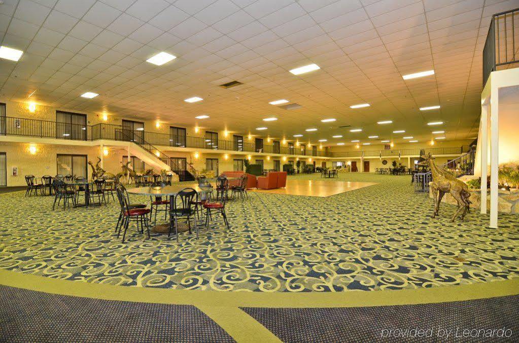 Red Roof Inn & Conference Center Wichita Airport Exterior photo